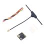 T-förmige FPV-Antenne mit schwarzem Koaxkabel und goldener Steckverbindung, ein kleines schwarzes Leiterplattenmodul mit goldenen Kontakten, ein Bündel gedrehter Drähte (rot, gelb, schwarz, weiß) und ein weißes doppelseitiges Klebepad auf hellem Hintergrund.
