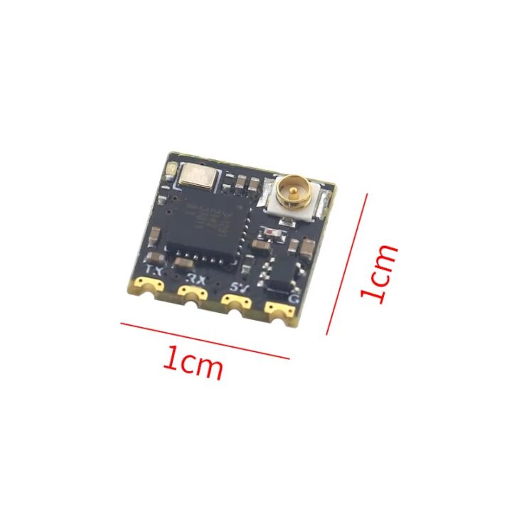 S75912400719e4bd8aa75a7e5b098ecfav Kleines 1×1 cm schwarzes Elektronikmodul auf weißem Hintergrund mit SMD‑Bauteilen und einem quadratischen IC, goldenen Lötpads (beschriftet TX, RX, 5V), einer goldfarbenen RF‑Buchse und roten Linien, die die 1‑cm‑Abmessungen markieren