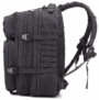 Schwarzer taktischer Rucksack aus robustem Nylon in Seitenansicht mit mehreren Reißverschlussfächern, MOLLE‑Schlaufen, Kompressionsgurten und gepolsterten Schulterriemen.