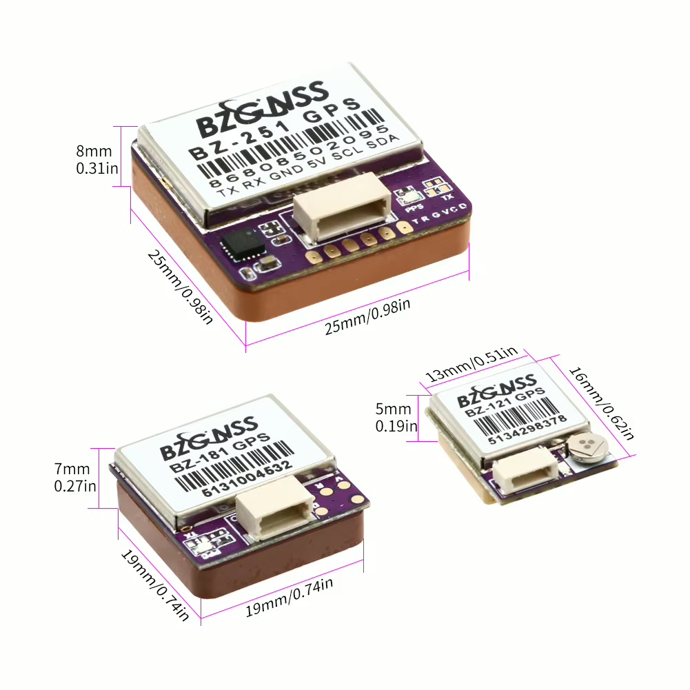 Drei kompakte GPS‑Module auf violetten Platinen mit weißen Steckverbindern und metallischen Abschirmgehäusen, beschriftet BZ‑251, BZ‑181 und BZ‑121 mit aufgedruckten Strichcodes sowie eingezeichneten Maßangaben (z. B. 25×25×8 mm, 19×19×7 mm, 16×13×5 mm).