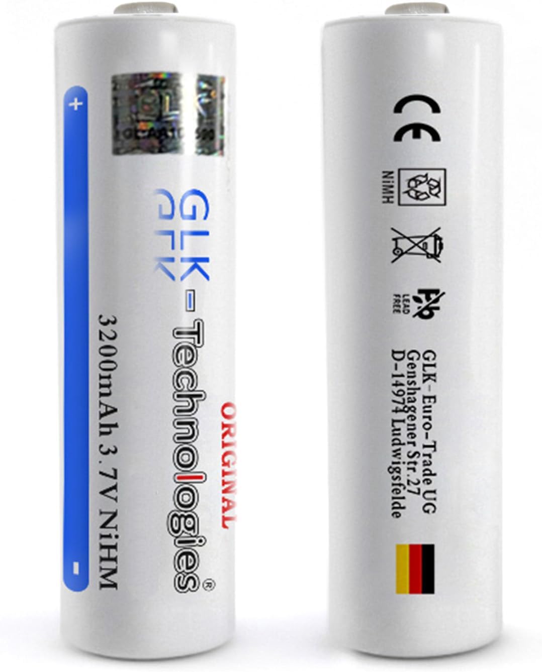 Zwei weiße 18650-Batterien stehen nebeneinander; die vordere zeigt die Beschriftung GLK-Technologies, 3200 mAh 3,7 V NiMH und ein blaues Plus-/Minus-Symbol, die Rückseite zeigt CE-, Recycling- und durchgestrichene Mülltonne-Symbole, Herstellerangaben und eine deutsche Flagge.