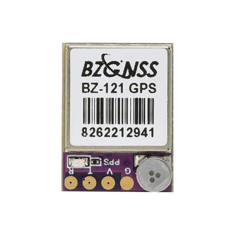 Kleines rechteckiges Drohnen‑GPS‑Modul mit weißem Aufkleber 'BZ‑121 GPS' und Barcode, darunter violette Leiterplatte mit vier goldenen Kontaktflächen, Beschriftungen und einem runden silbernen Bauteil.