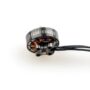 Kleiner schwarzer FPV-Drohnen-Bürstenloser Motor mit der Aufschrift EX1404‑KV4800, sichtbaren Kupferwicklungen, Flansch mit Befestigungsbohrungen und drei schwarzen Anschlusskabeln vor weißem Hintergrund.