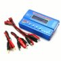Blaues iMax B6 LiPo-Balance-Ladegerät mit LCD-Display und vier Bedienknöpfen, dazu mehrere rote und schwarze Anschlusskabel, Krokodilklemmen und Stecker auf weißem Hintergrund.