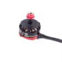Schwarz-roter bürstenloser FPV-Drohnenmotor (RS2205) mit sichtbaren Kupferspulen, roter Propellermutter und drei schwarzen Anschlusskabeln, Gehäuse mit Aufdruck MADE IN CHINA.