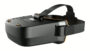 Schwarze FPV-Drohnen-Videobrille mit verstellbarem Kopfbügel, orangefarbener Polsternaht, vier Bedientasten und zwei goldenen Antennenanschlüssen auf der Oberseite.